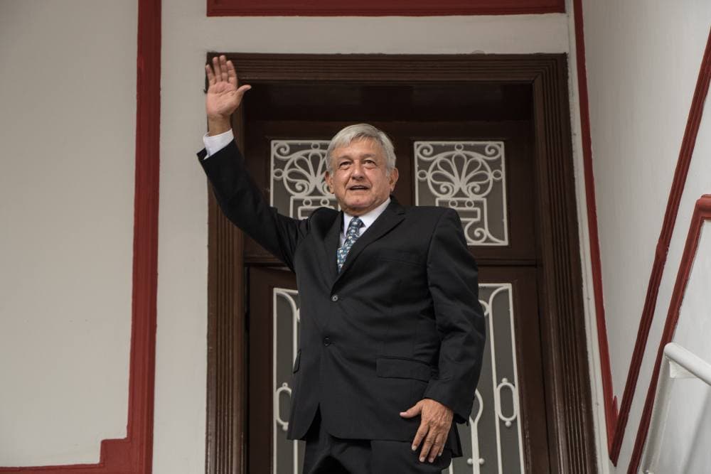 tuit de Zuckermann sobre amlo