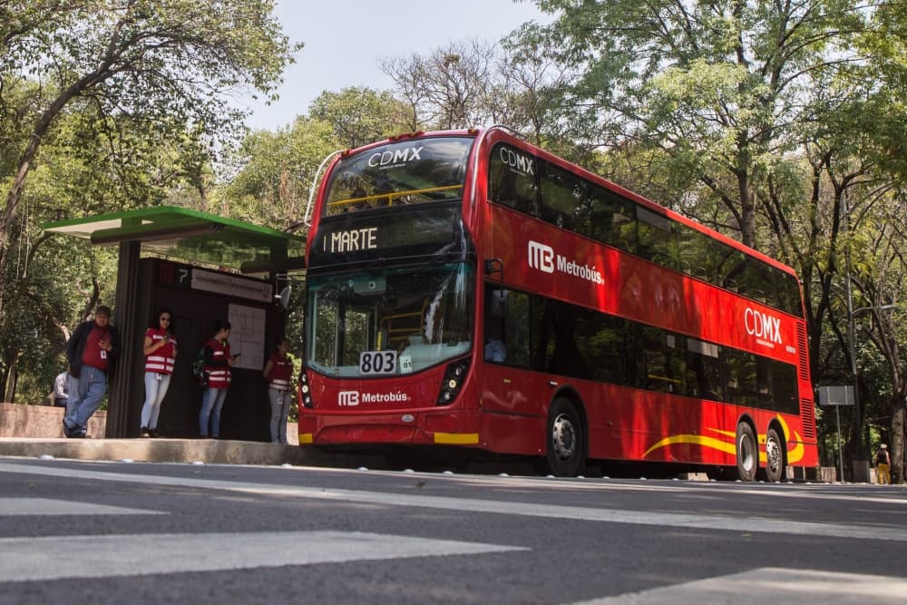 Activistas ganan amparo para suspender la Línea 7 del Metrobús