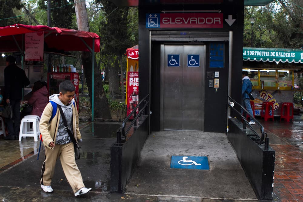 elevadores en puentes peatonales