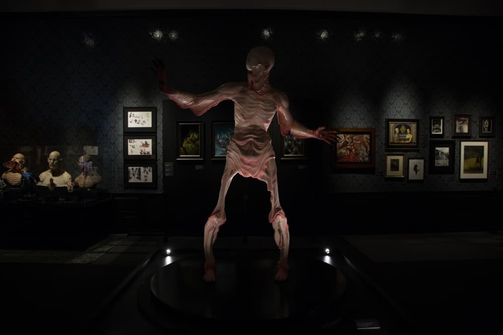 fotos de la exposición de Guillermo del Toro