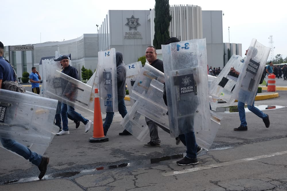 bloqueo de policías federales
