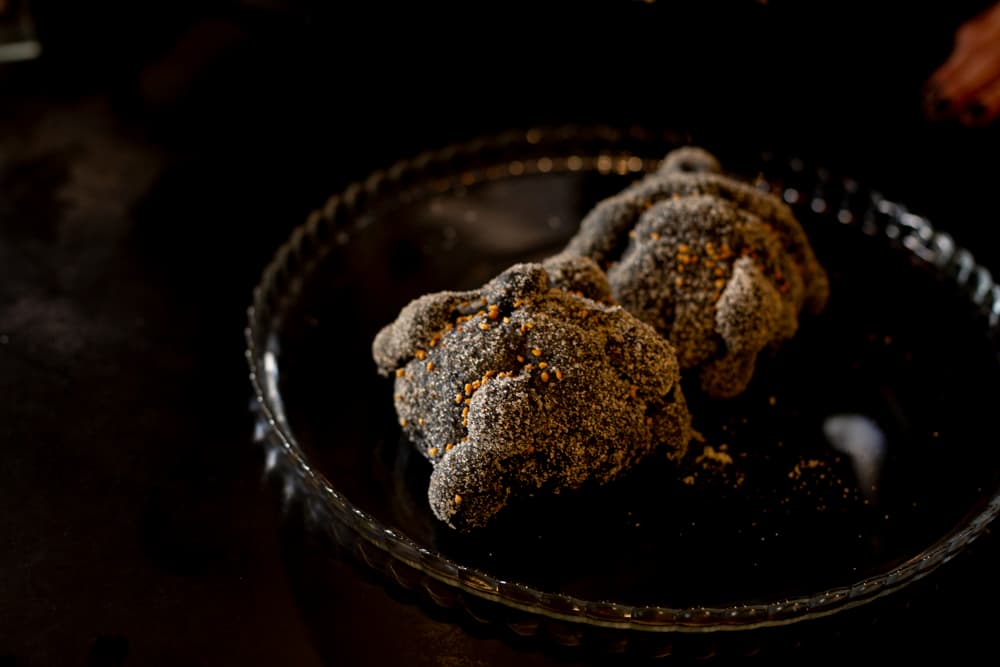 pan de muerto negro