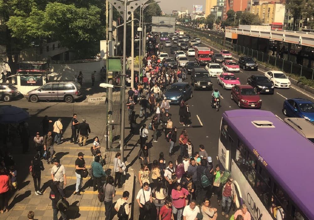 caos vial por falla en la Línea 2 del Metro
