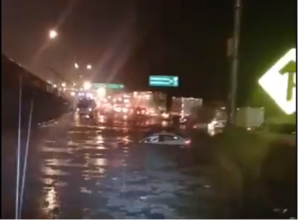 lluvias provocaron inundación en la carretera México-Toluca
