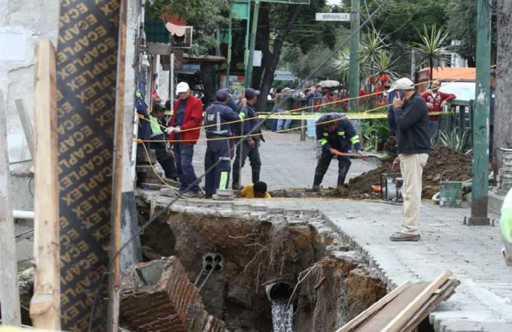 socavón en la colonia Portales