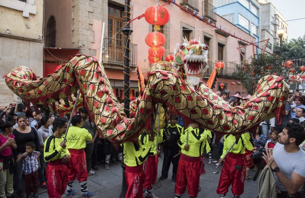 Celebra el Año Nuevo Chino con un concurso de disfraces. El ganador se llevará un viaje a China.