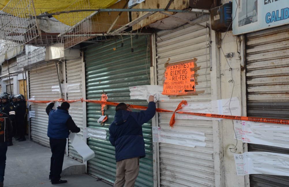 Cuatro meses después de los sismos de septiembre autoridades capitalinas cerraron Plaza Tepicentro, pues presentaba daños graves.