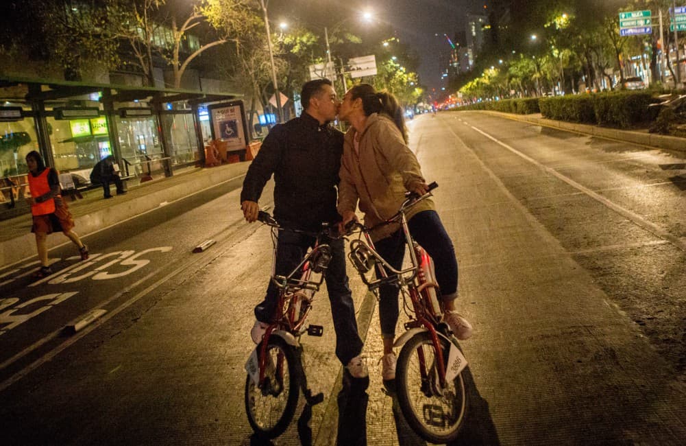 El 24 de febrero se realizará un paseo nocturno en bicicleta por la CDMX para celebrar el Día del amor y la amistad.