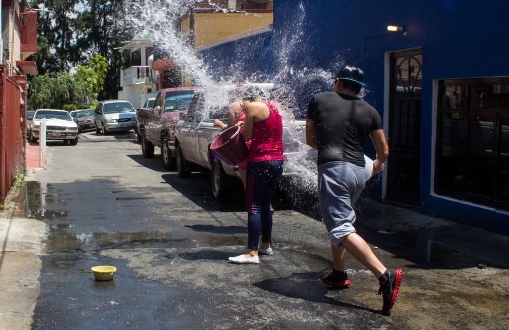 Multa por desperdiciar agua en Sábado de Gloria