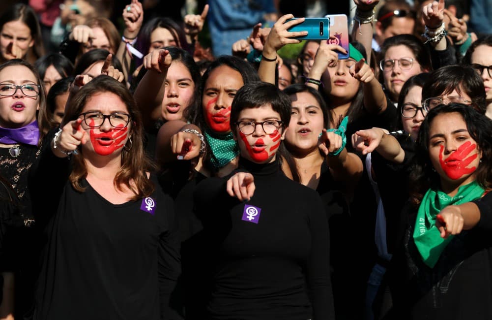 Replican performance 'Un violador en tu camino' en universidades