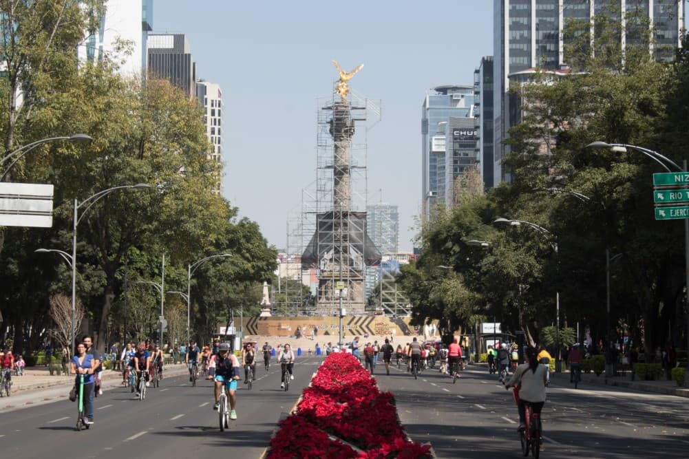 estatuas de mujeres ilustres en Reforma