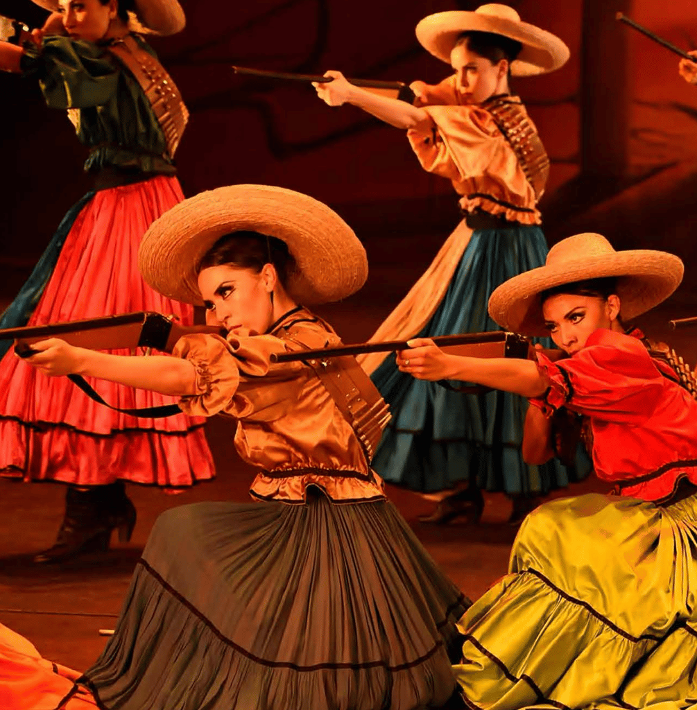 Coreografía dedicada a las Adelitas y a las mujeres que participaron en la Revolución Mexicana.