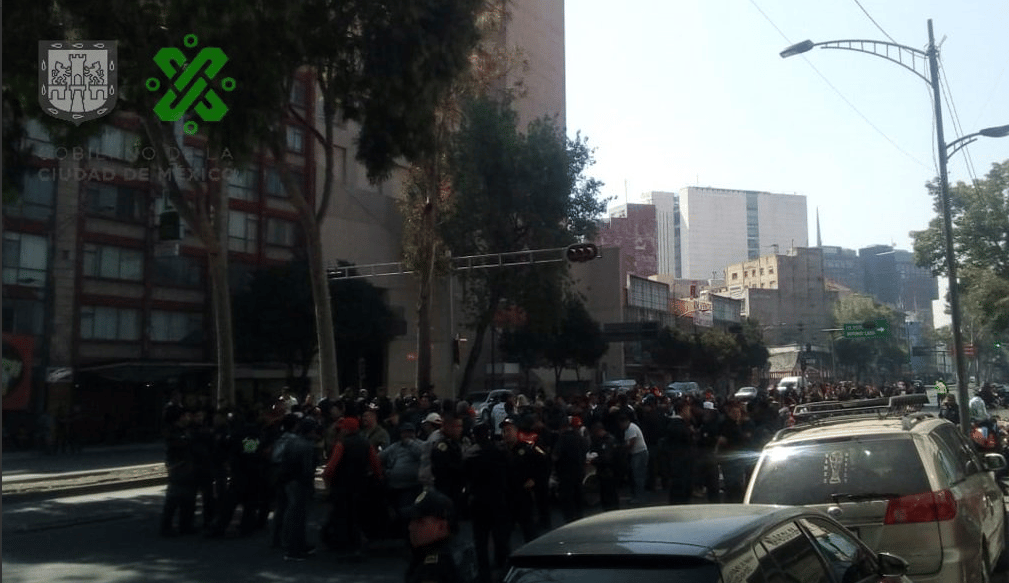 bomberos bloquean avenida Insurgentes