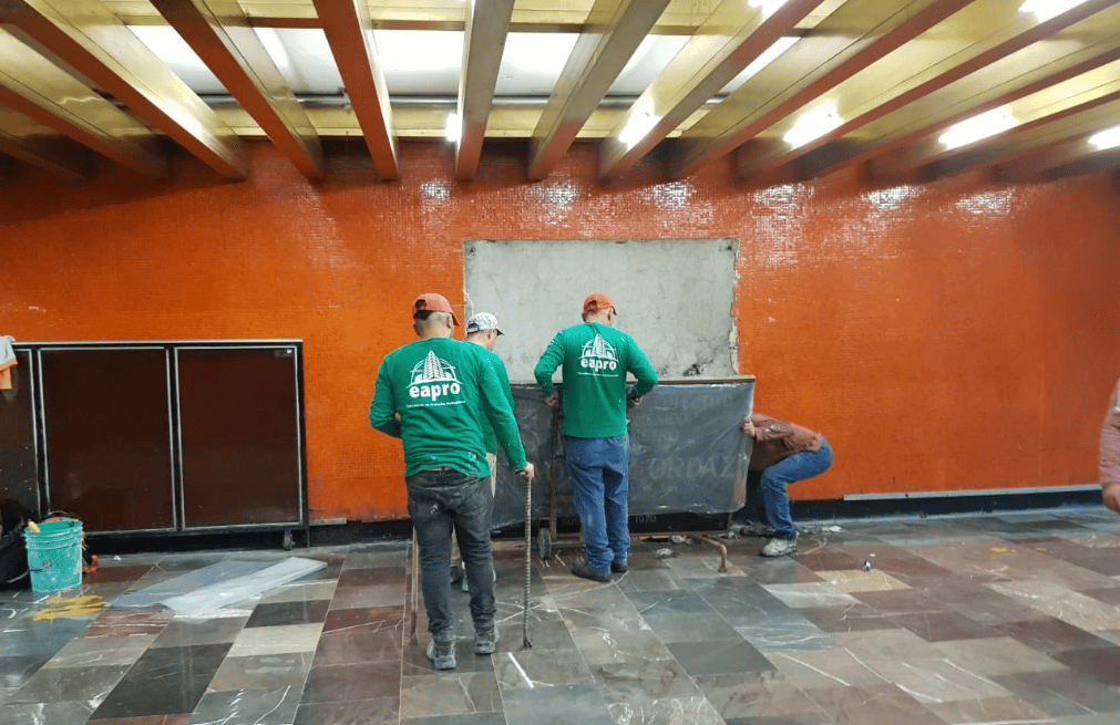 placas de Gustavo Díaz Ordaz en el Metro