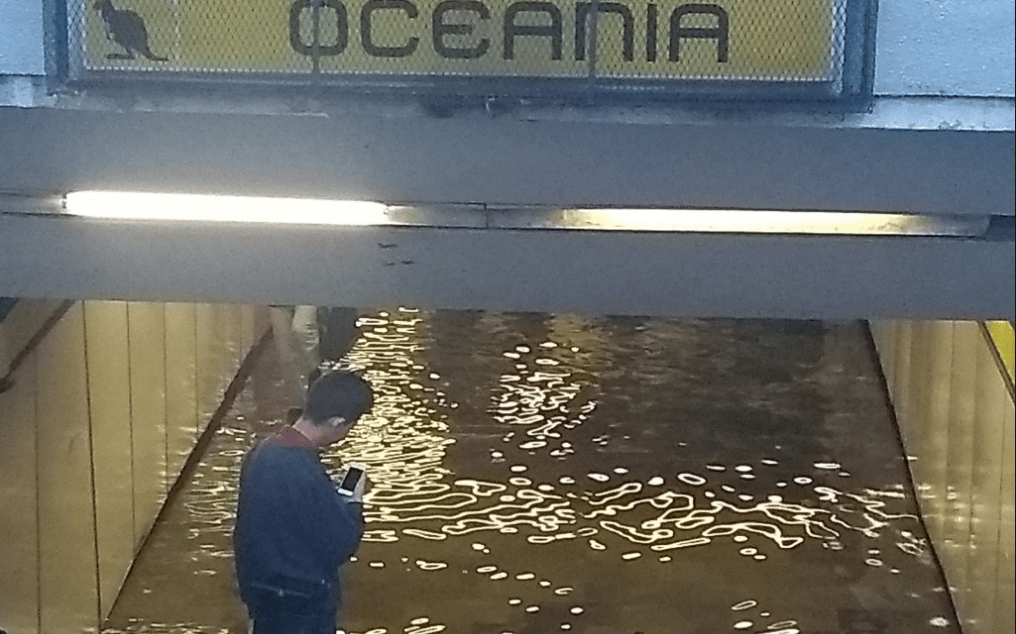 fuga de agua en la estación oceanía