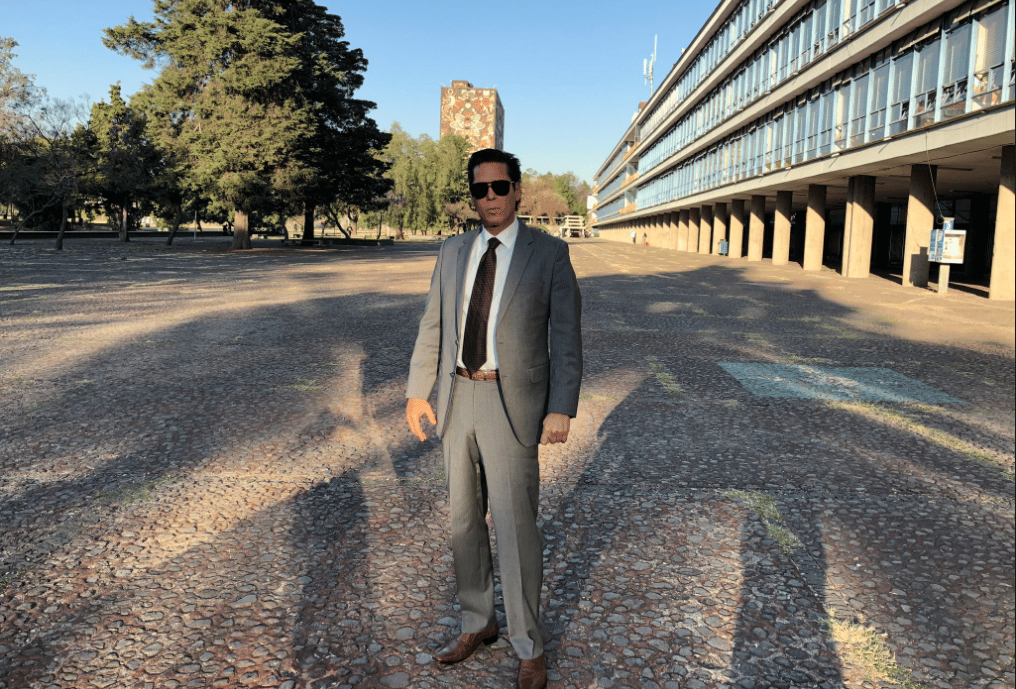 Roberto palazuelos en la UNAM