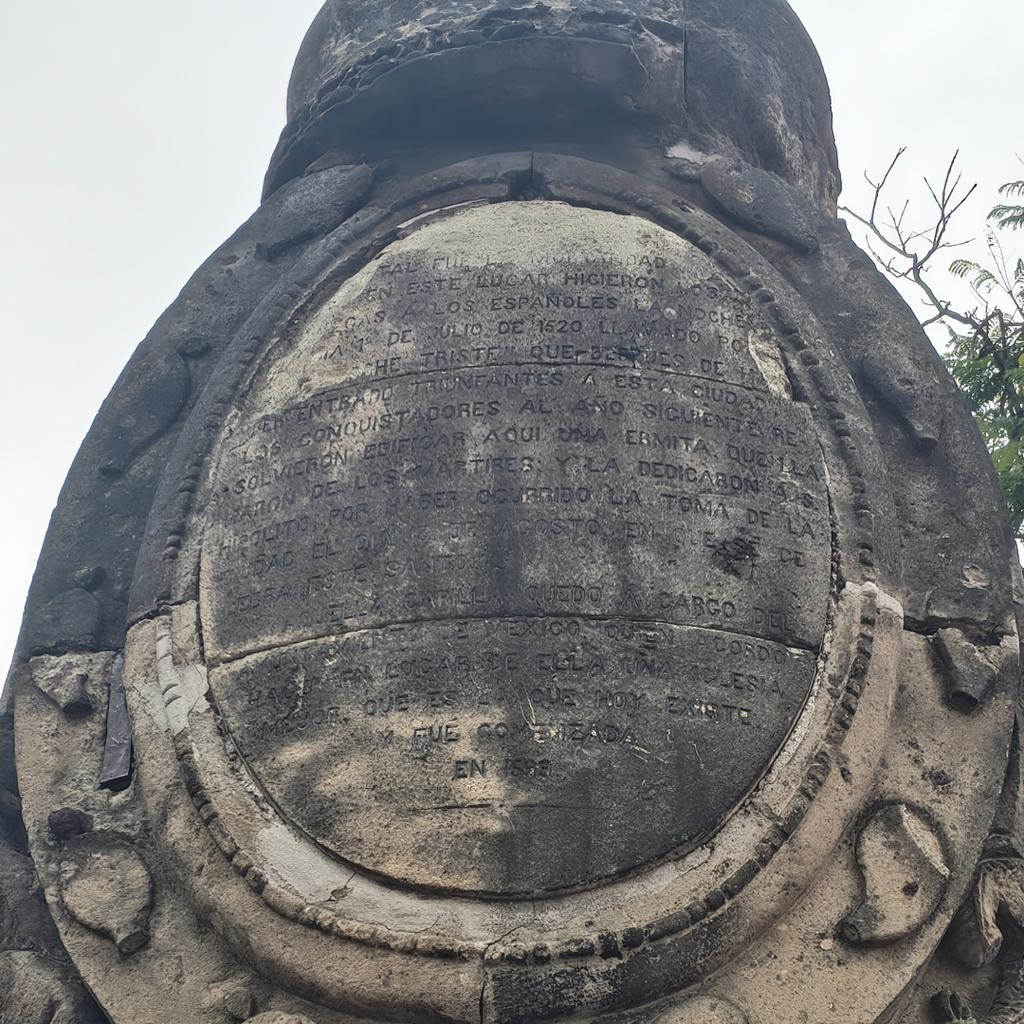 grabado en la fachada del Templo de San Hipólito