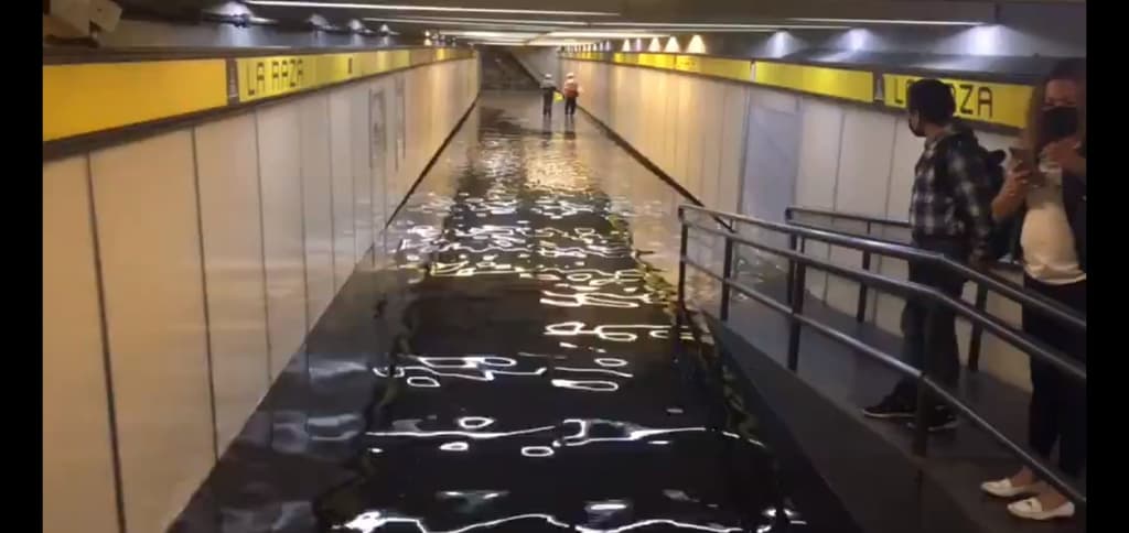 inundación en la estación La Raza