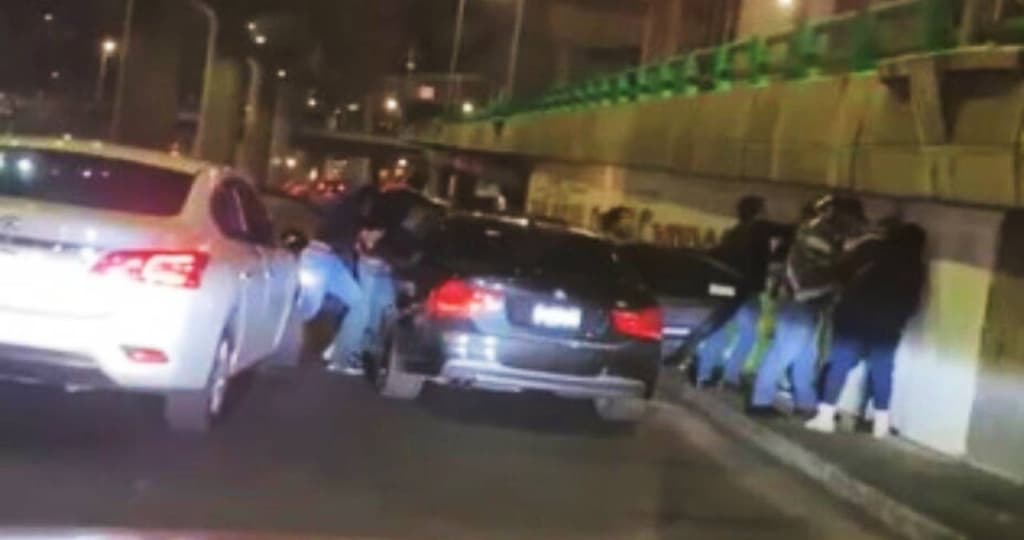 Video de la detención de delincuentes en Periférico