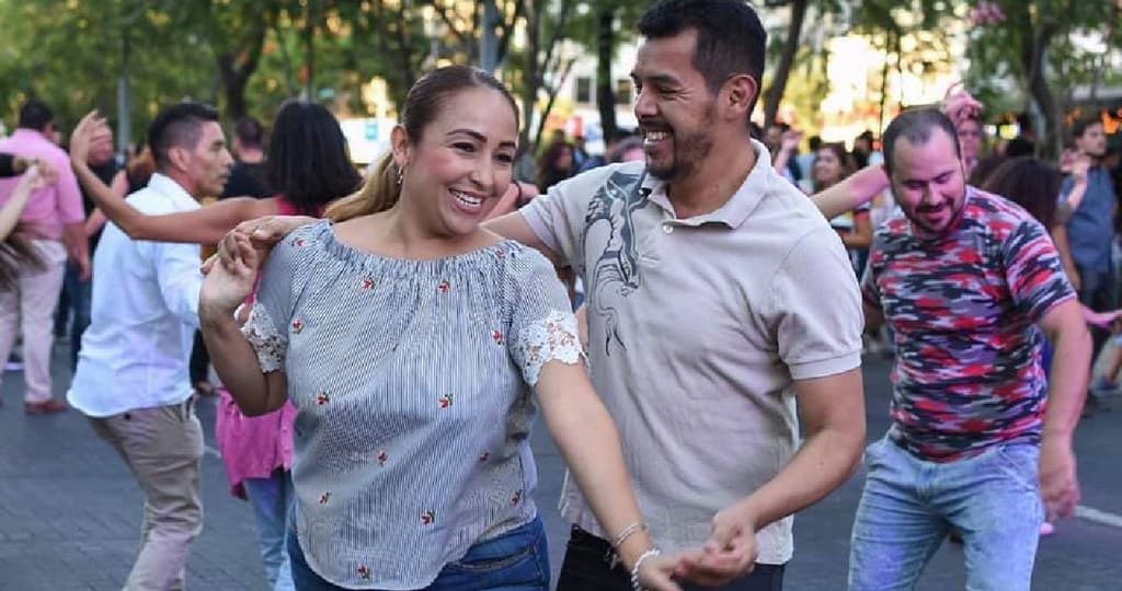 Clases gratis de salsa en el Bosque de Chapultepec
