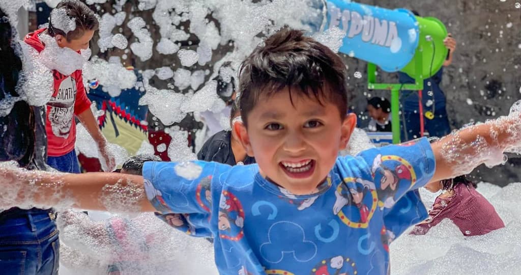 Fiestas de espuma por el Día del niño