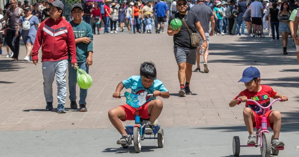 ¿hay puente en abril y clases en día del niño?