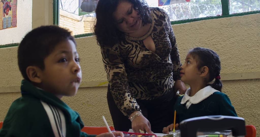 ¿Cuánto gana un maestro de primaria, secundaria y prepa en México?
