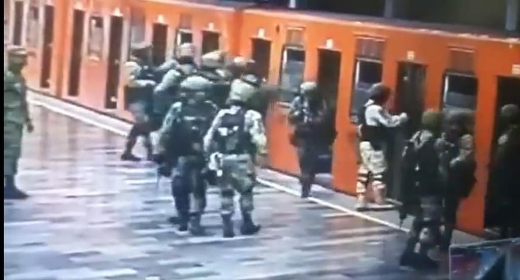 Militares en el metro