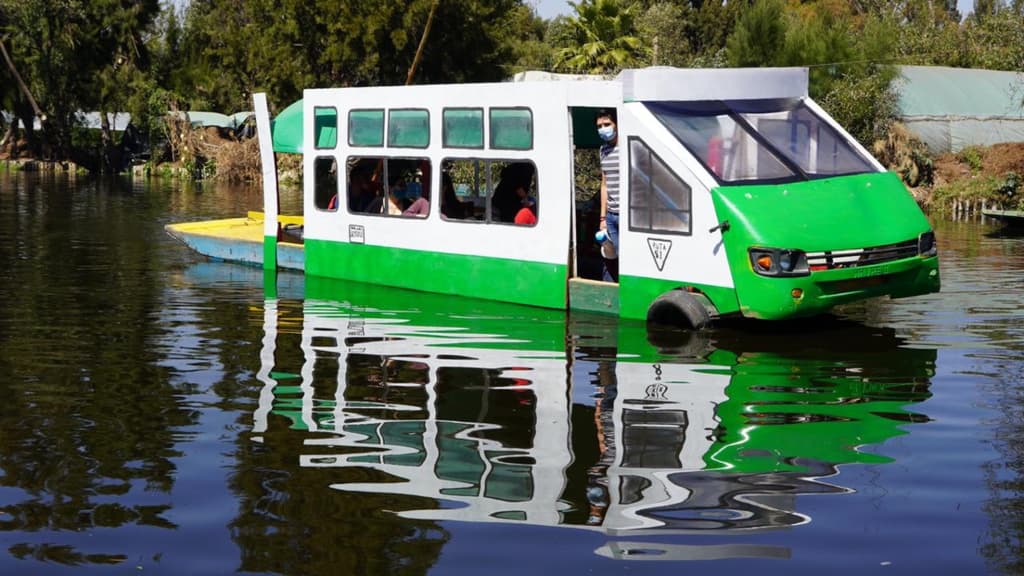 micro-trajinera de Xochimilco 1