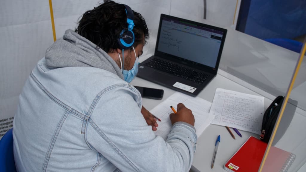 convocatoria para la licenciatura en línea