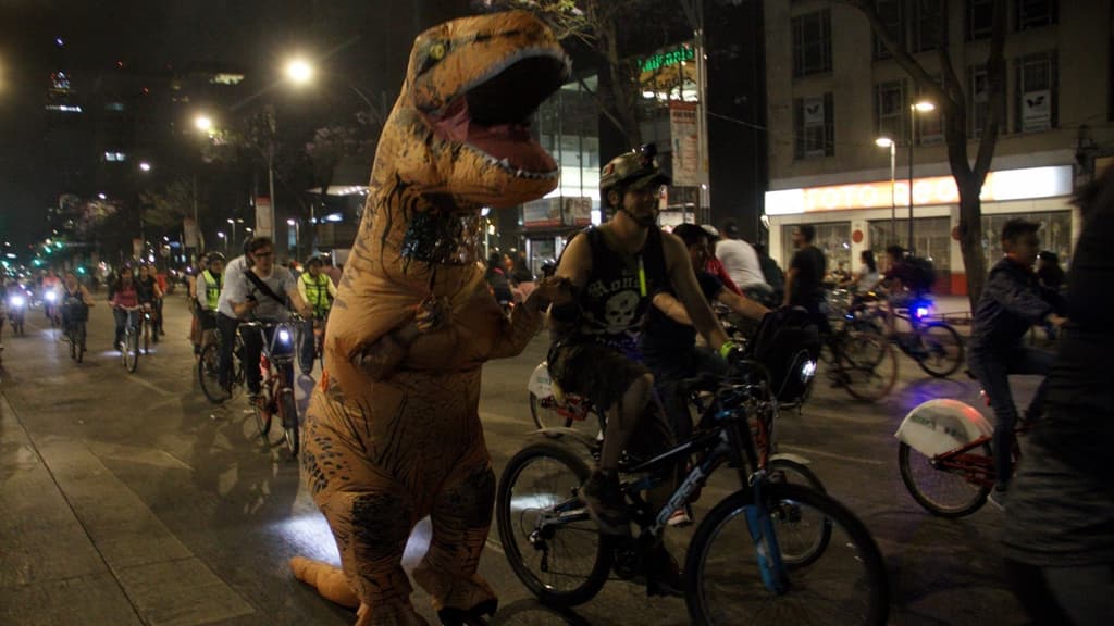 paseo nocturno en bicicleta 2022