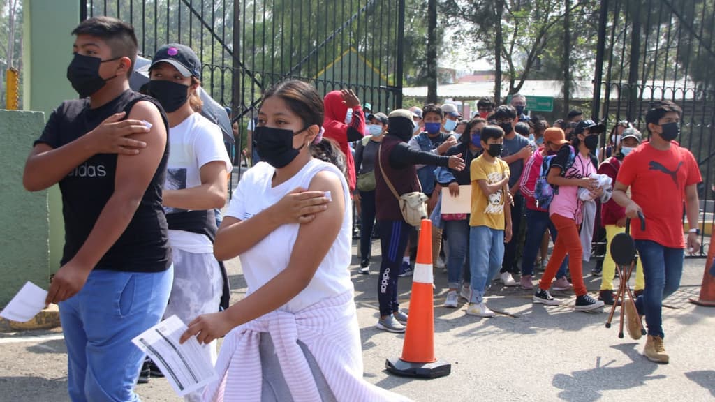 inicia la vacunación a personas de 12 años en Edomex