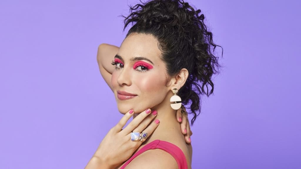 Marissa Mur quiere alegrar a la gente con su pop tropical inclusivo.