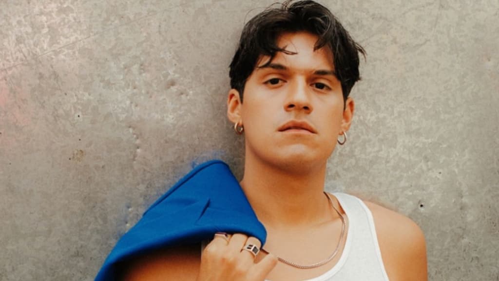 Omar Apollo habla sobre su disco Ivory, cantar en español y su show en CDMX.