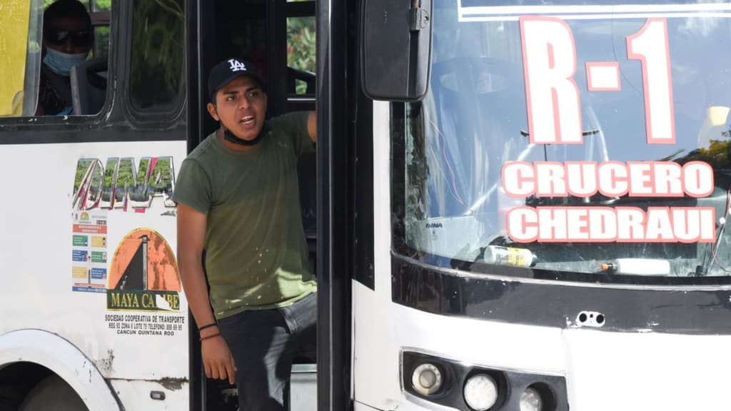 ayudante en transporte público