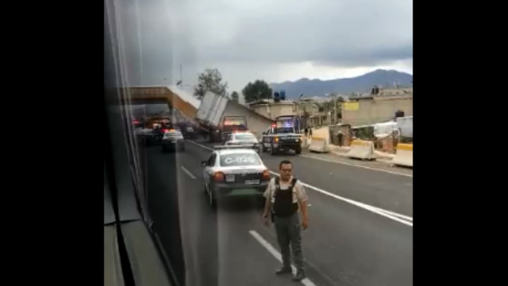 persecución de un tráiler en la México Pachuca