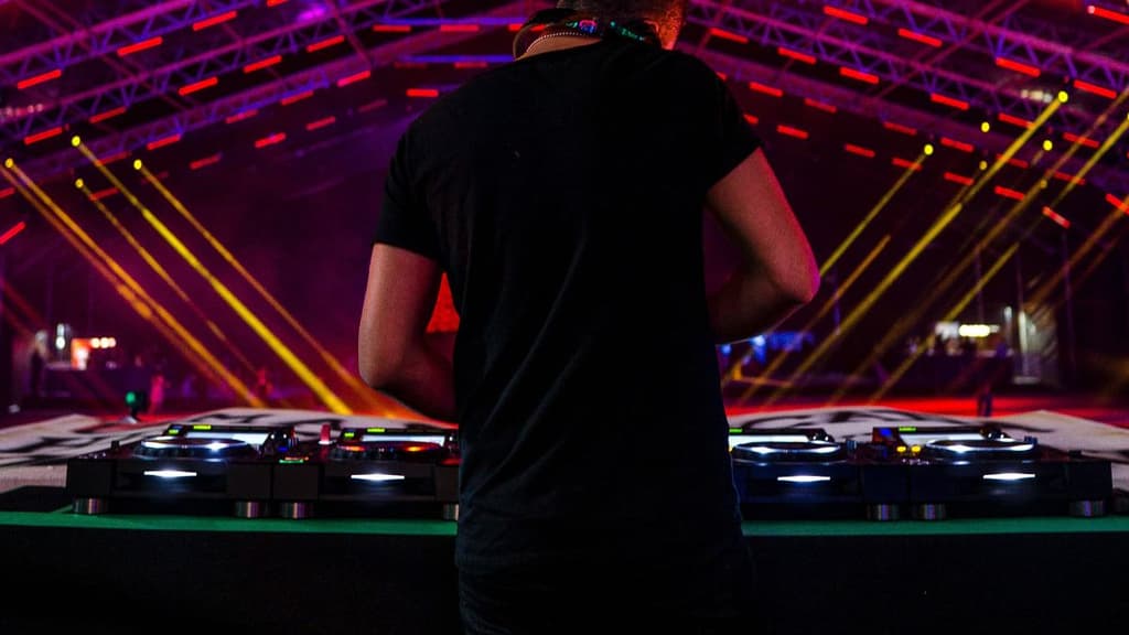 Love parade regresa como Save the Planet.