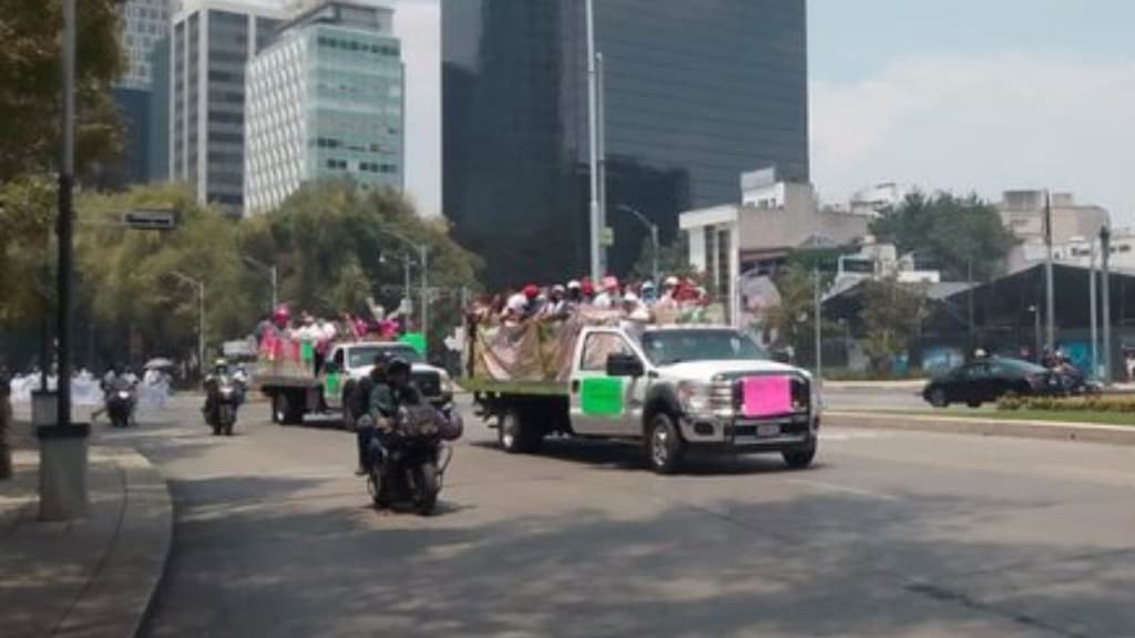 caravana hacía al Zócalo