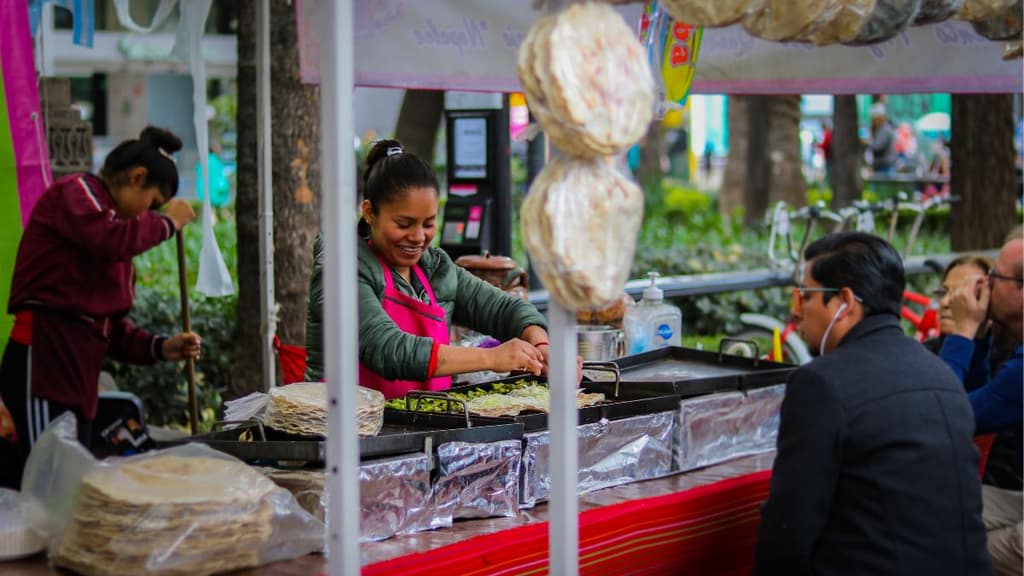 SAT busca regularizar a tianguistas.