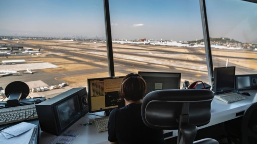 controlador de tráfico aéreo