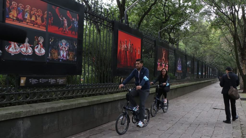 El Festival Cervantino llega las rejas de Chapultepec con una exposición fotográfica.
