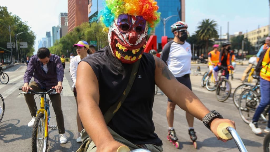 rodada ciclista con temática de luchadores