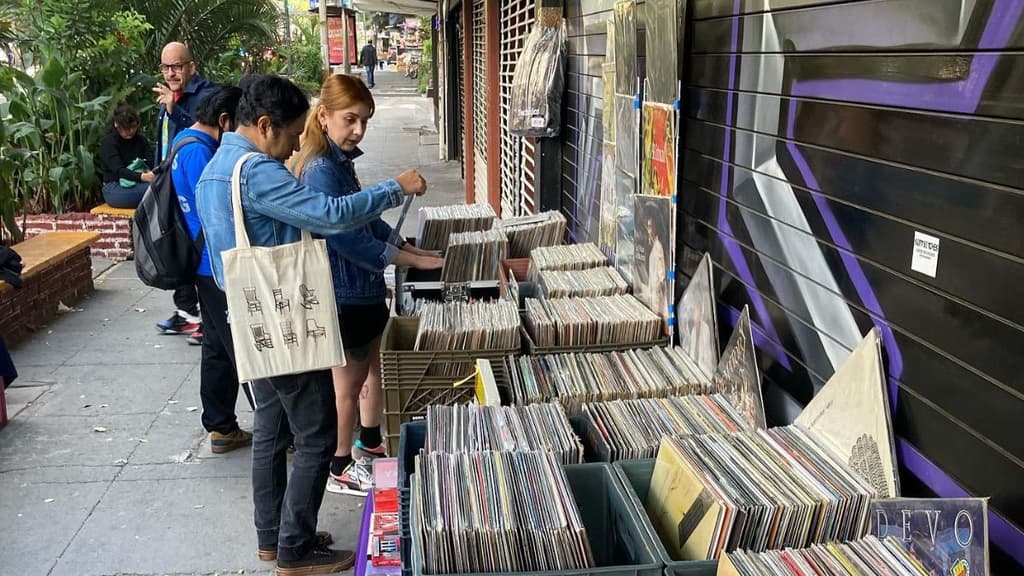 Discos de vinilo: ya viene el Bazar de Discos edición navideña en CDMX.
