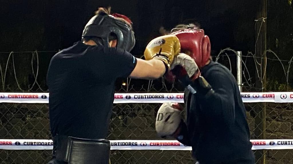 Escuela de box debajo de la Línea 12