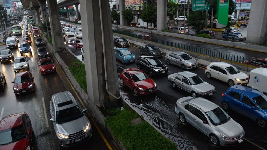 Cierre nocturno en Anillo Periférico