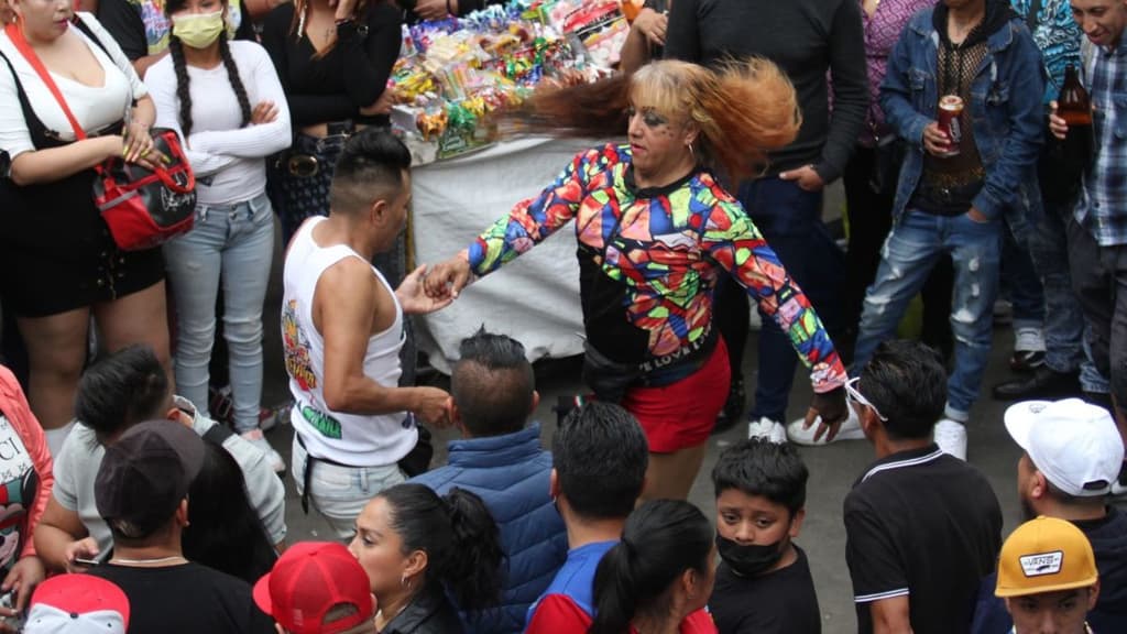 Baile sonidero gratis en la explanada de la alcaldía GAM en CDMX.