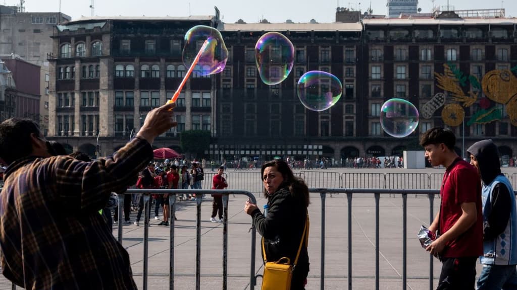 Proponen creación de bandera, himno y escudo para CDMX