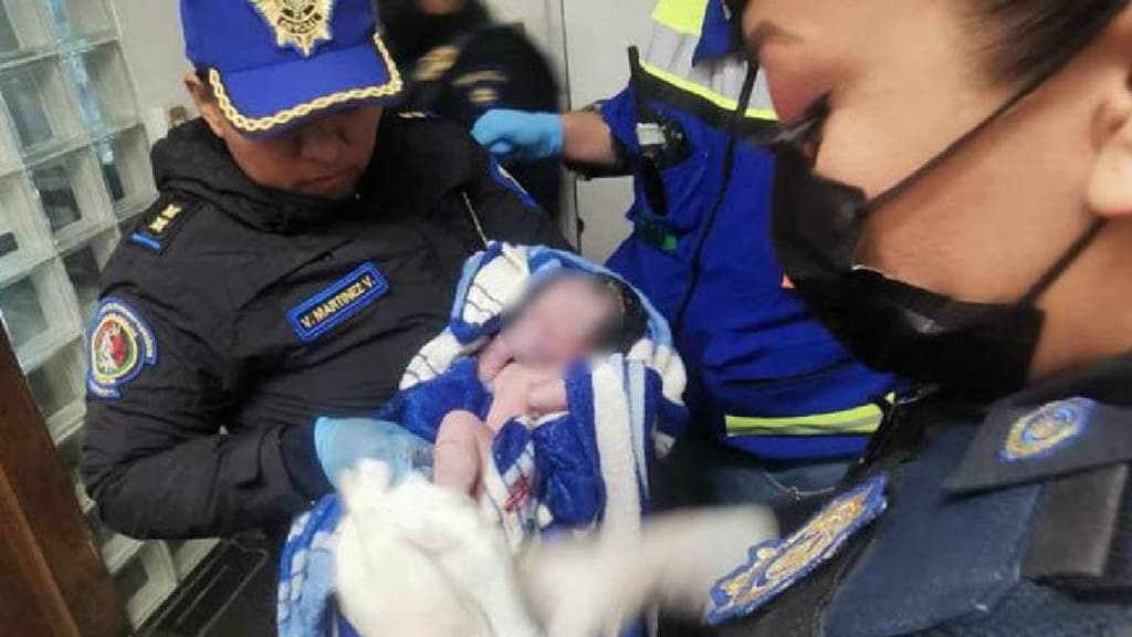 Un bebé nació en Metro Pantitlán