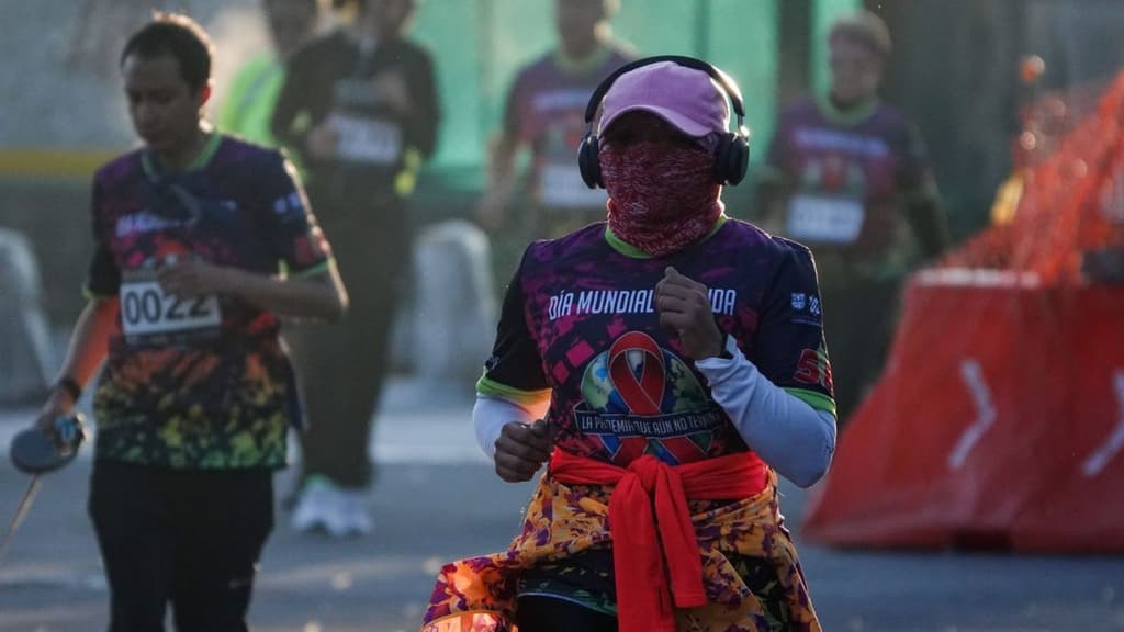 Lánzate a Ta-Corriendo la carrera nocturna con taquitos en la meta.