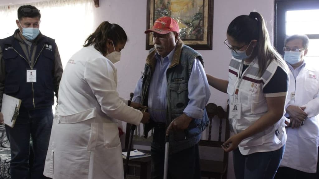 Ofrecen consulta médica gratis para adultos mayores y personas en estado de postración